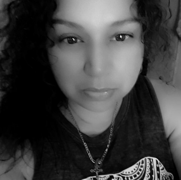 Meet your Posher, Sharon - Picture 2 of 3